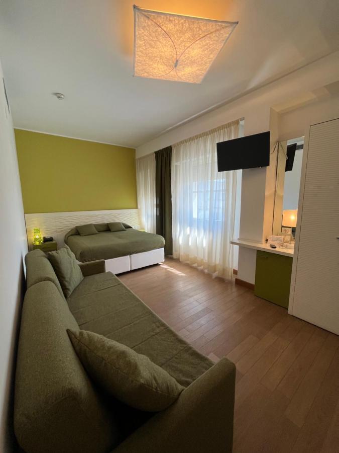 Hotel Mon Pays Riccione Exterior foto