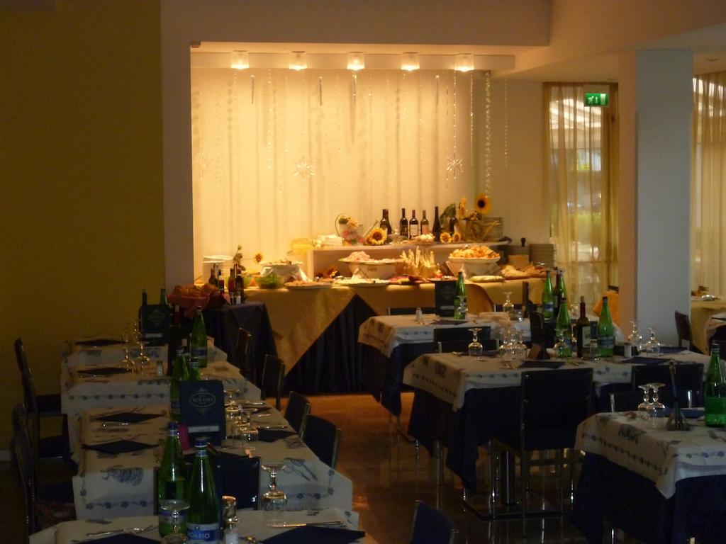 Hotel Mon Pays Riccione Exterior foto