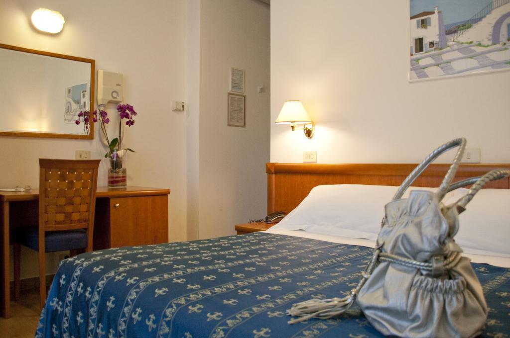 Hotel Mon Pays Riccione Exterior foto